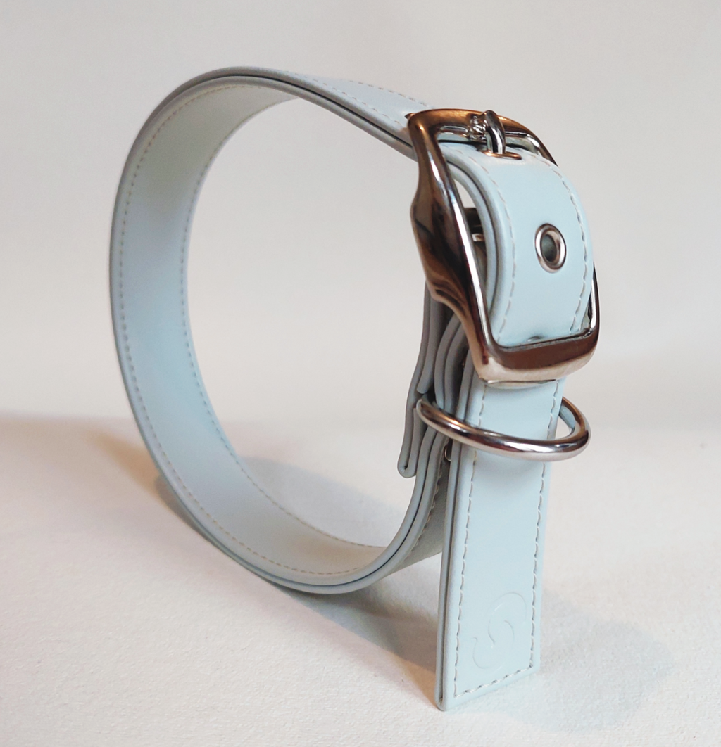 Collier en cuir de pomme bleu glacier